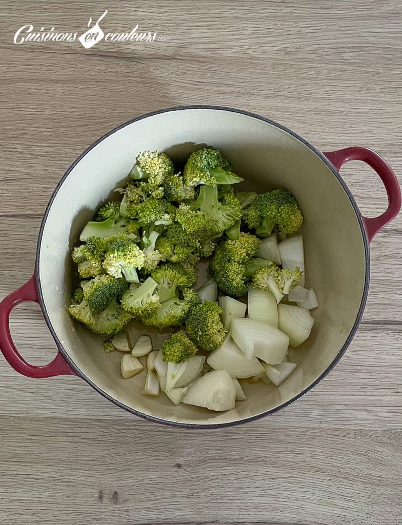 Gaspacho-de-brocoli-6-784x1024 - Soupe froide de brocoli au basilic et aux noisettes