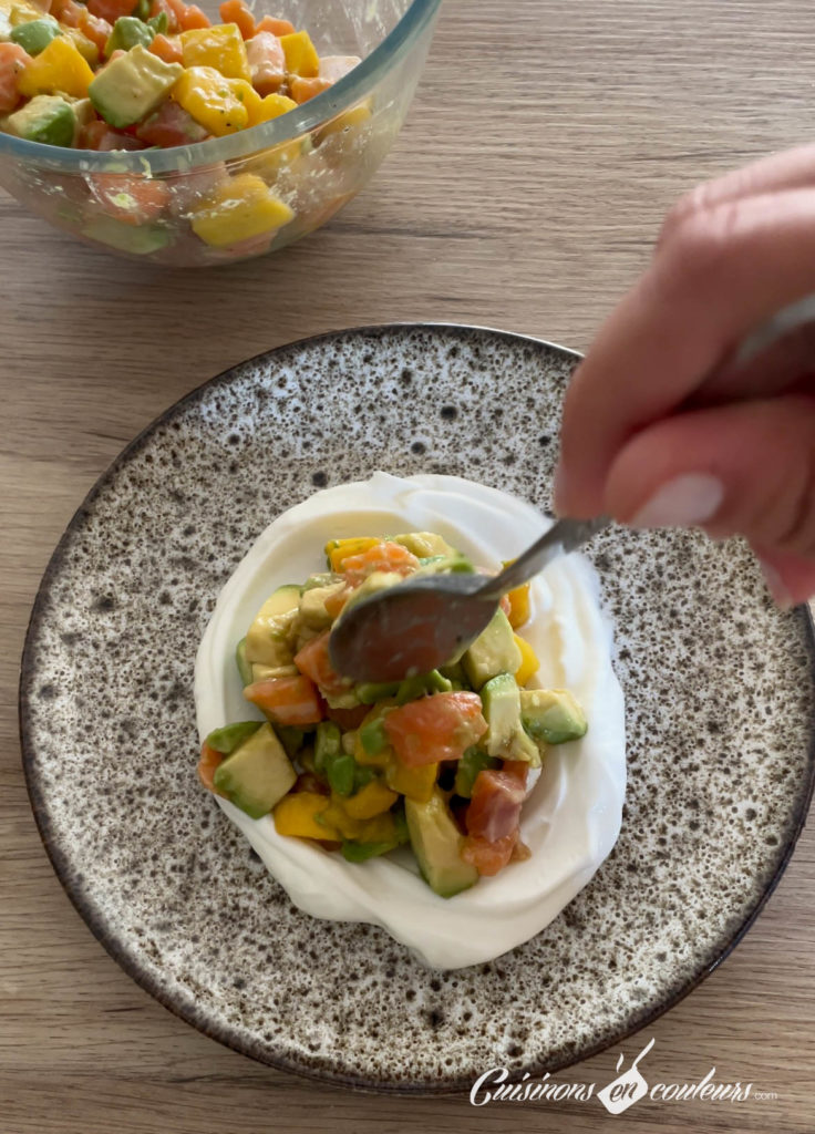 Ceviche-de-saumon-1-736x1024 - Ceviche de saumon à l’avocat et à la mangue