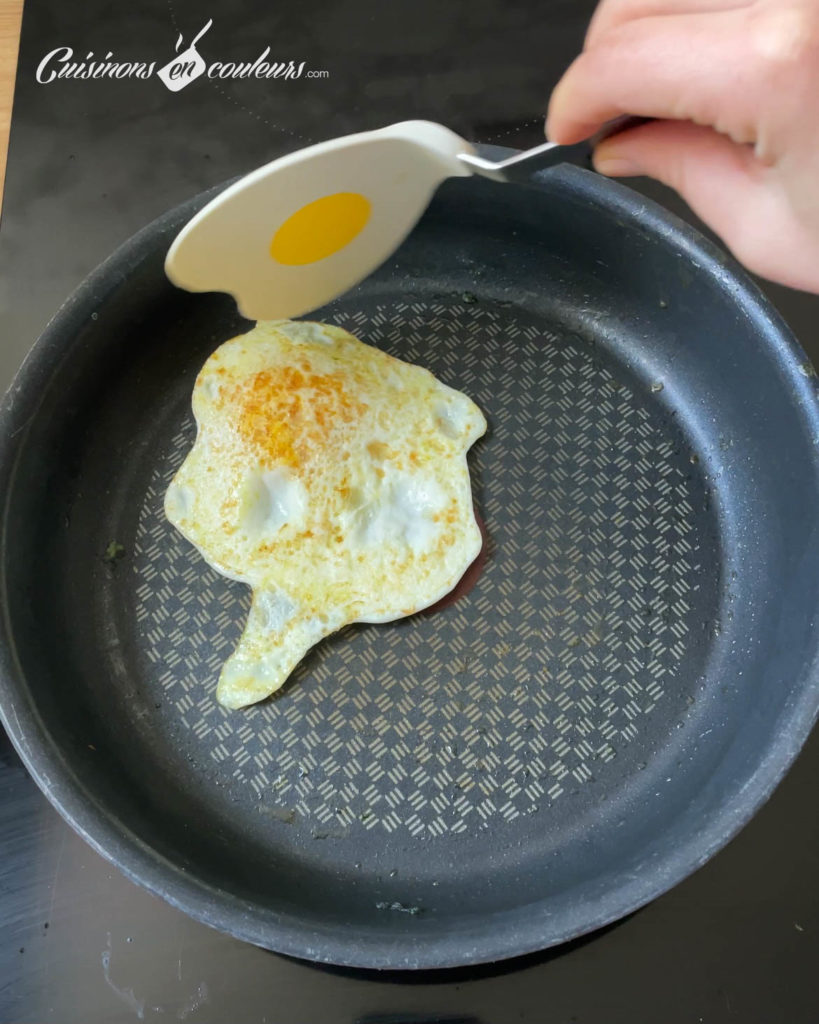 Petit-dejeuner-sale-5-819x1024 - Yaourt, épinards et oeuf poêlée pour un petit déjeuner salé express