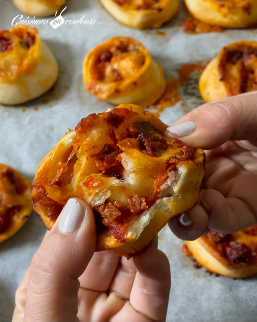 Pizza-rolls-1-819x1024 - Pizza rolls aux tomates séchées et basilic