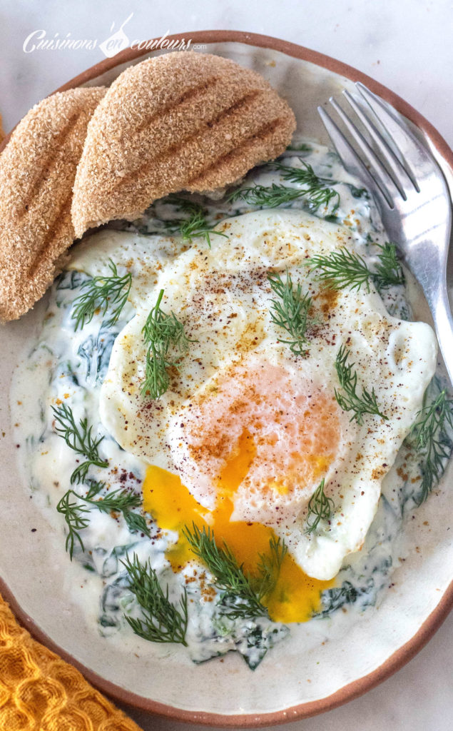 petit-de%CC%81jeuner-sale%CC%81-express-1-635x1024 - Yaourt, épinards et oeuf poêlée pour un petit déjeuner salé express