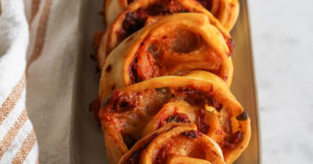 Pizza rolls aux tomates séchées et basilic