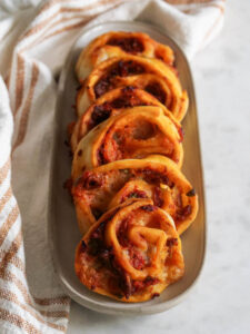 Pizza rolls aux tomates séchées et basilic