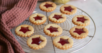 Biscuits sablés à la confiture de fraise