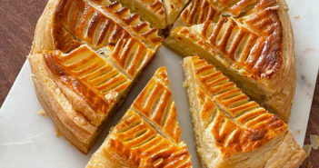 Galette des rois à la framboise et à la frangipane