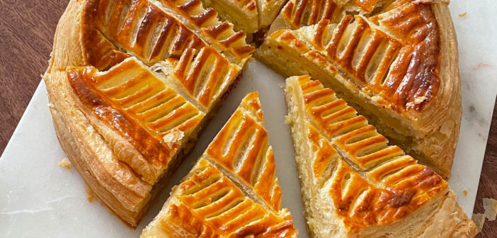 Galette des rois à la framboise et à la frangipane