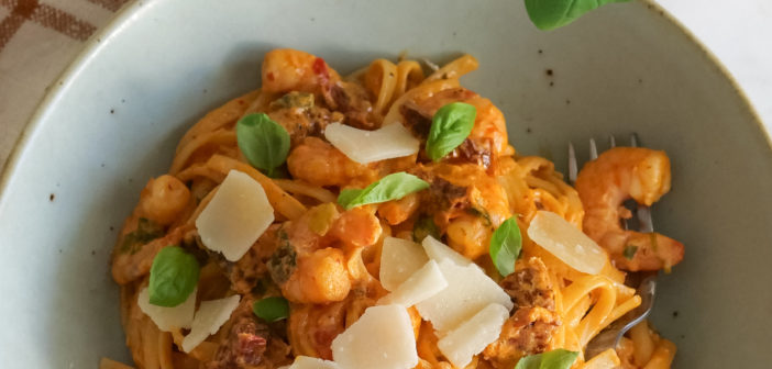 Linguine aux crevettes et aux tomates séchées