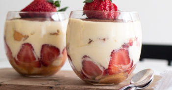 Tiramisu-aux-fraises-2-351x185 - Cuisinons En Couleurs