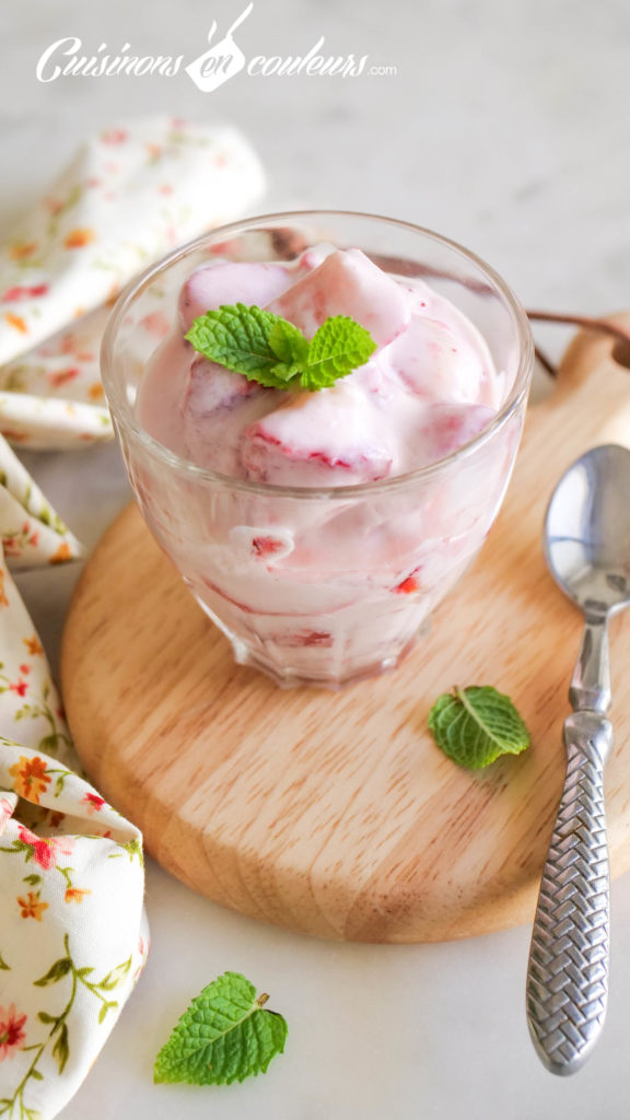 Fraises-au-yaourt-2-576x1024 - Salade de fraises au yaourt