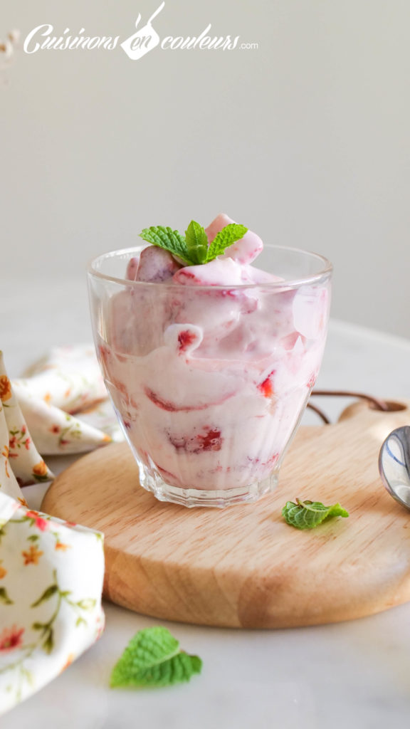 Fraises-au-yaourt-576x1024 - Salade de fraises au yaourt