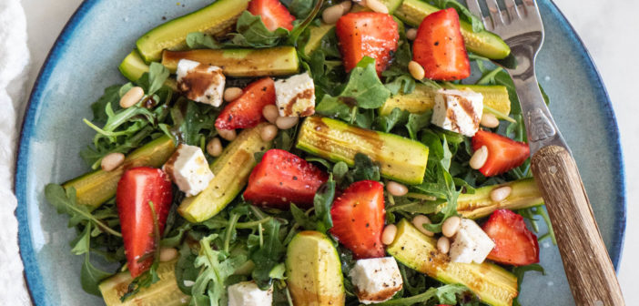 Salade de courgettes, fraises et feta