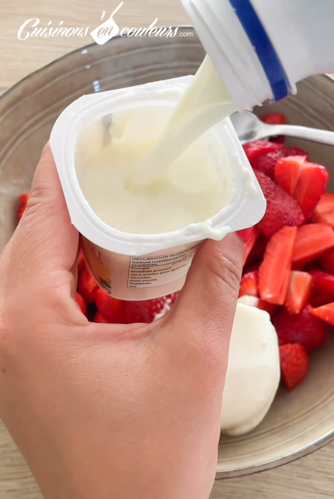 fraises-au-yaourt-4-686x1024 - Salade de fraises au yaourt