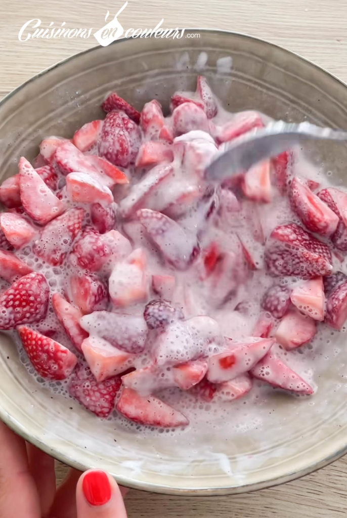 fraises-au-yaourt-6-686x1024 - Salade de fraises au yaourt