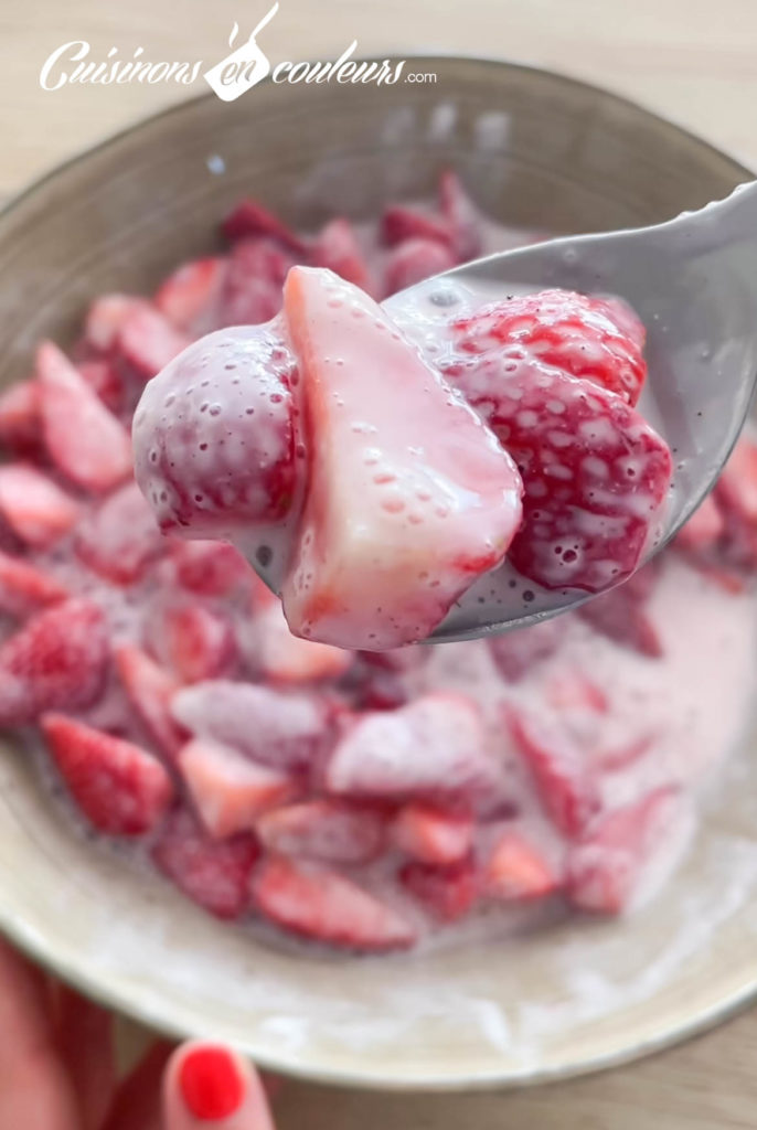 fraises-au-yaourt-7-686x1024 - Salade de fraises au yaourt