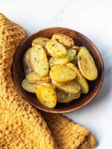Pommes de terre sautées à l’ail et au thym