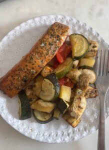 Saumon et légumes au four
