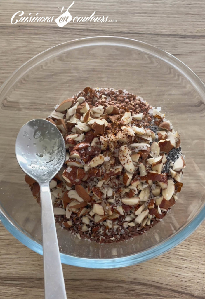 granola-sale-2-702x1024 - Granola salé, le topping parfait pour pimper vos soupes !