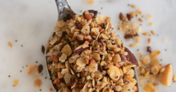 Granola salé, le topping parfait pour pimper vos soupes !