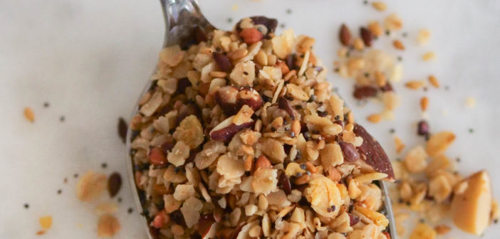 Granola salé, le topping parfait pour pimper vos soupes !