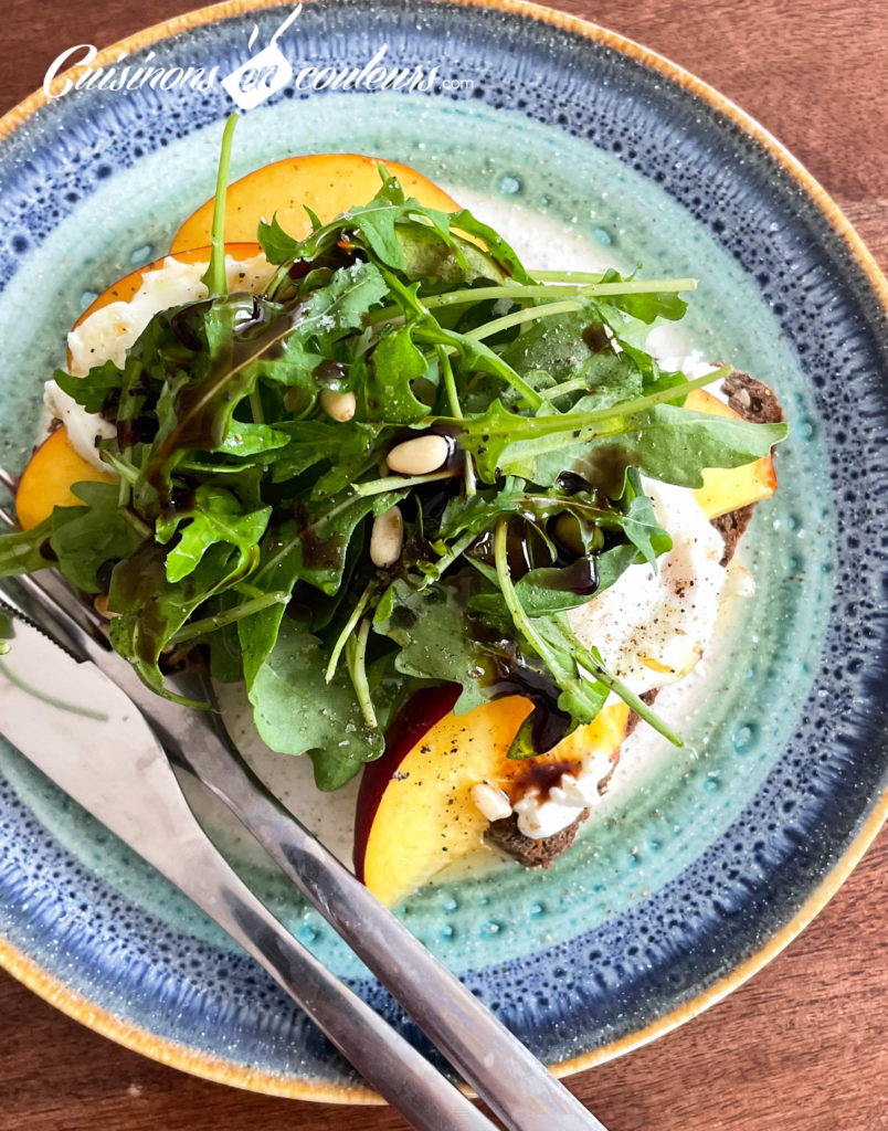 tartine-petit-dejeuner-8-804x1024 - Tartine du petit déjeuner au cottage cheese, nectarine et oeuf