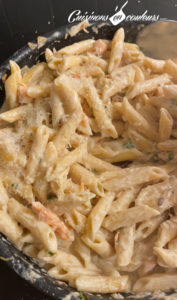 Penne au saumon fumé et à la crème