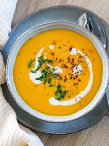 Velouté de carottes, lentilles corail & lait de coco