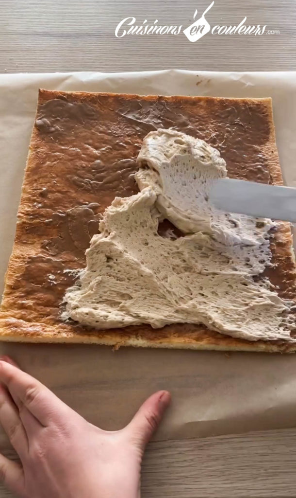 Tartinez-le d&rsquo;abord de p&acirc;te de pralin&eacute; puis &eacute;talez les 3/4 de la cr&egrave;me au pralin&eacute; par&hellip;