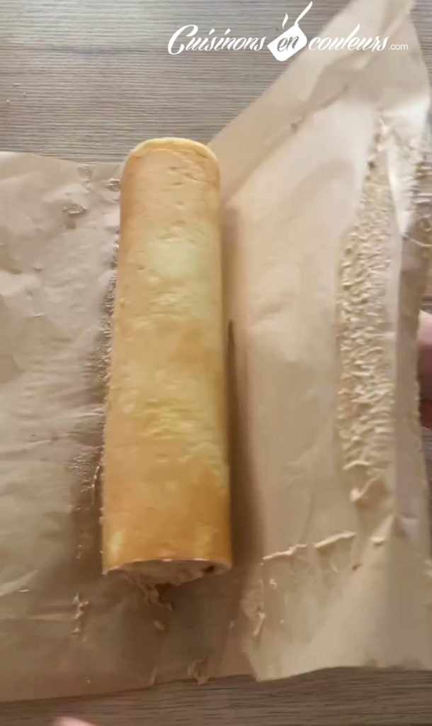 Tartinez-le d&rsquo;abord de p&acirc;te de pralin&eacute; puis &eacute;talez les 3/4 de la cr&egrave;me au pralin&eacute; par&hellip;