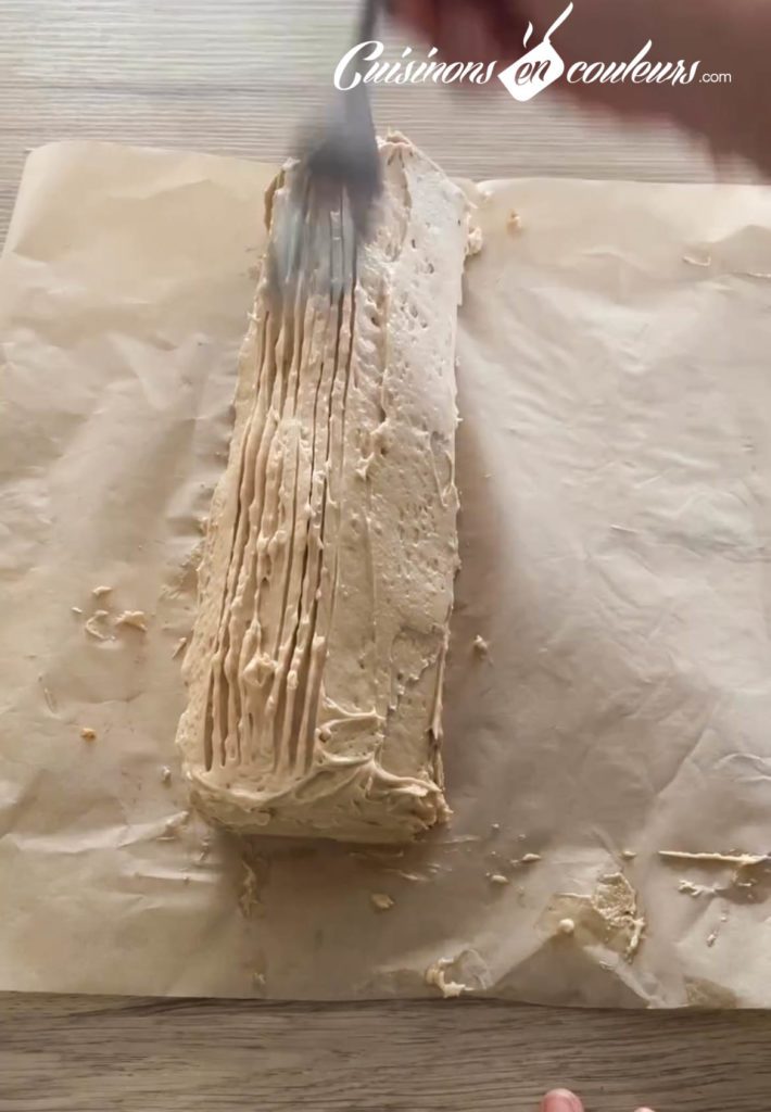 Roulez d&eacute;licatement votre biscuit en serrant bien.