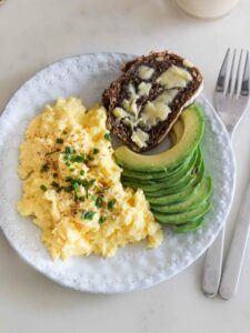 Oeufs brouillés crémeux