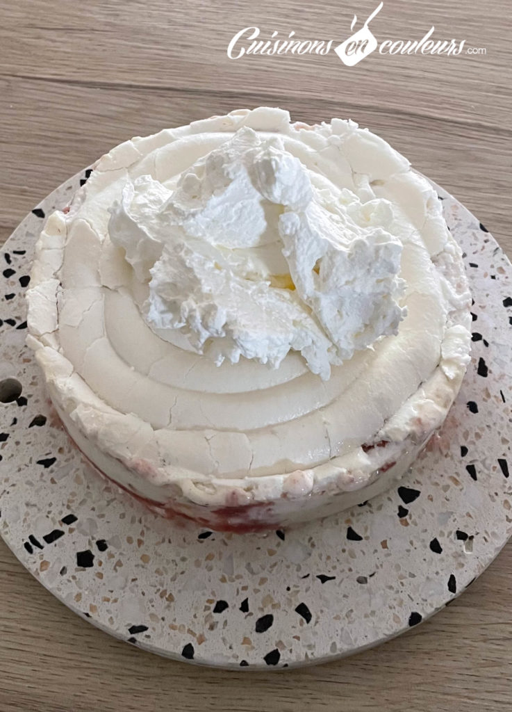 Vacherin-aux-fruits-rouges-11-737x1024 - Vacherin aux fruits rouges: un dessert frais et rapide