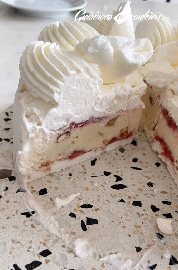 Vacherin-aux-fruits-rouges-13-675x1024 - Vacherin aux fruits rouges: un dessert frais et rapide