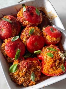 Tomates farcies au riz et au basilic