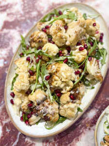 Salade de chou fleur rôti, roquette et sauce tahini