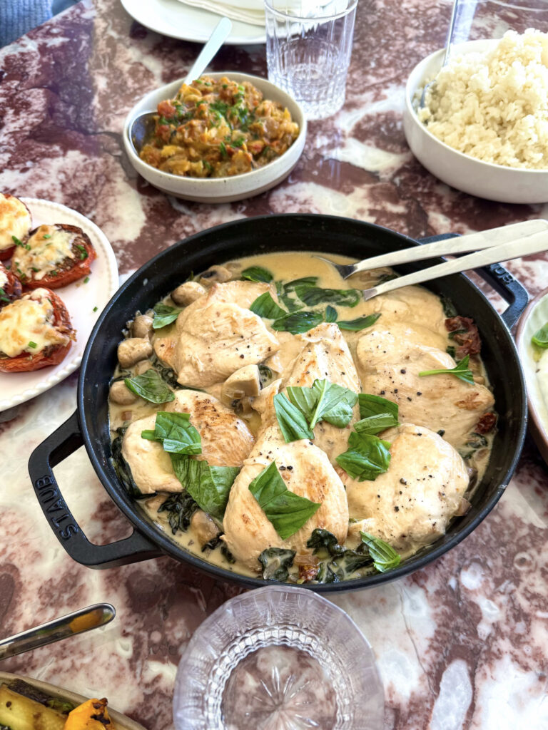 Poêlée de poulet aux épinards et aux champignons