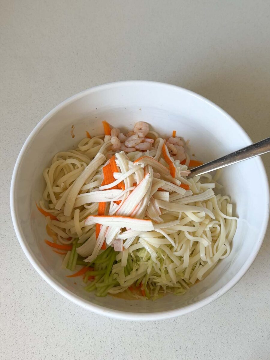 Salade kani au surimi et aux crevettes
