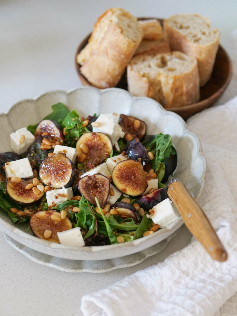Salade de jeunes pousses aux figues