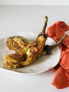 Comment cuire une aubergine pour lui donner un goût fumé ?