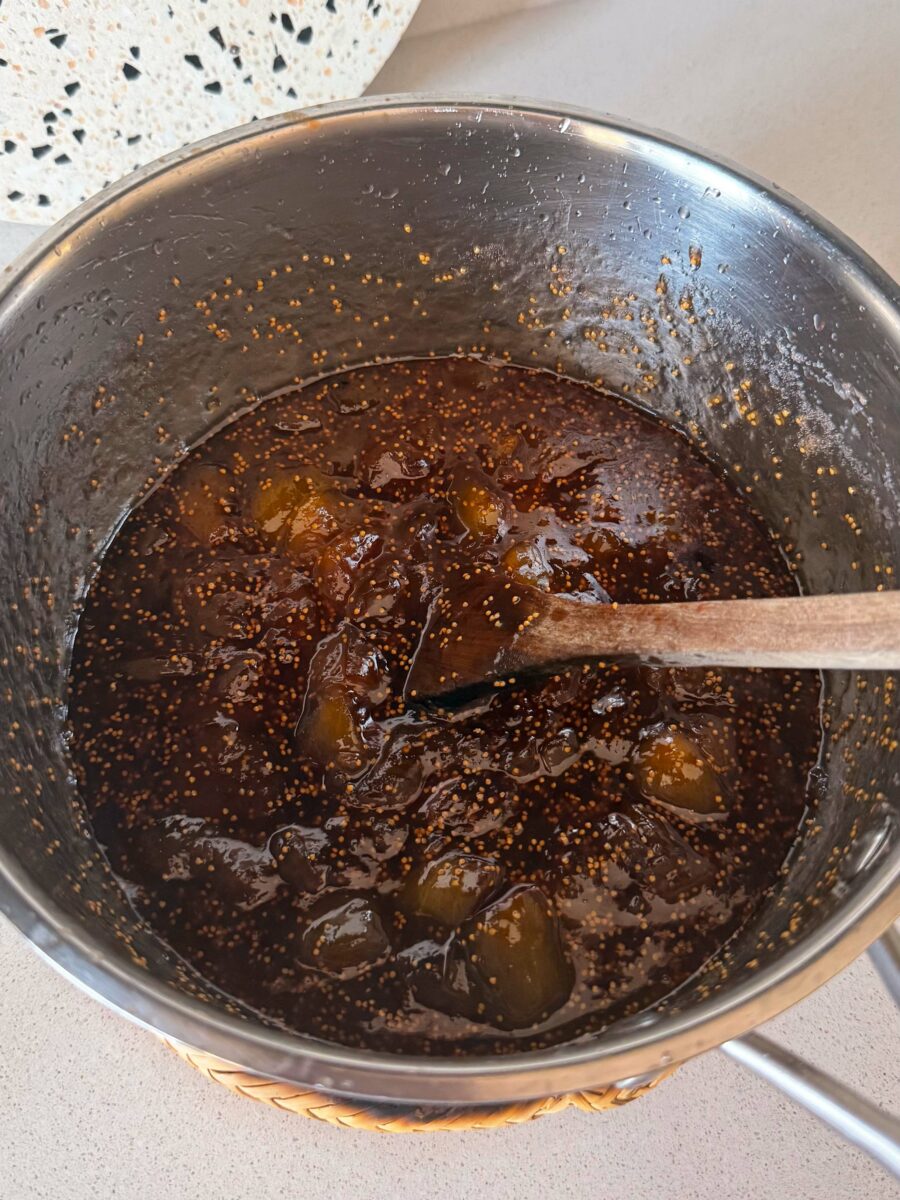 Écrasez légèrement les morceaux de figues pendant la cuisson si vous préférez la…