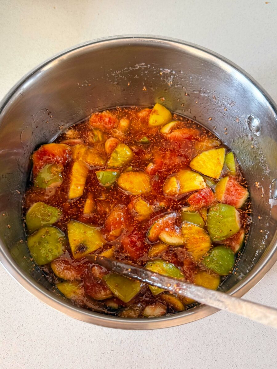 Ajoutez le sucre et le jus de citron, puis mélangez délicatement. Laissez reposer au…