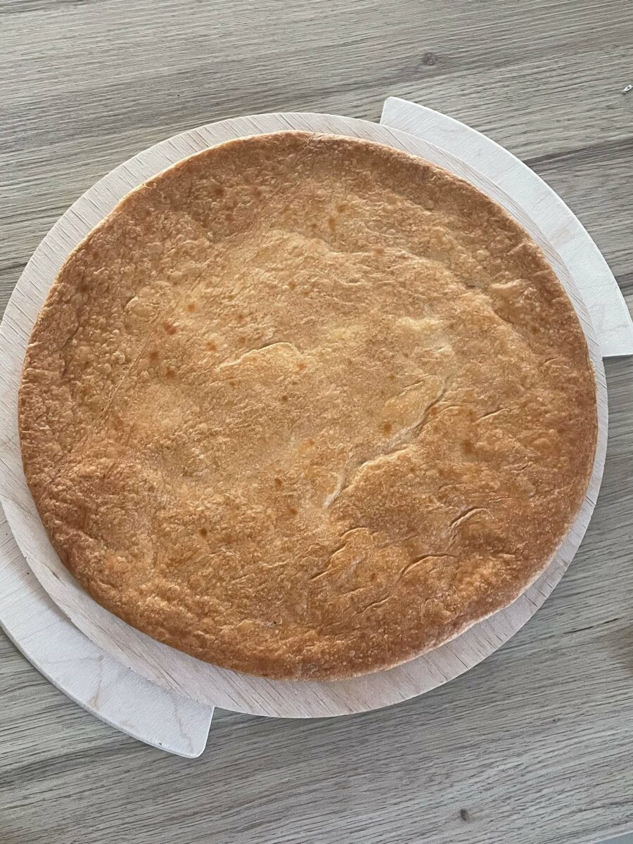 Déroulez la pâte feuilletée sur une plaque recouverte de papier cuisson. Pour obtenir une…