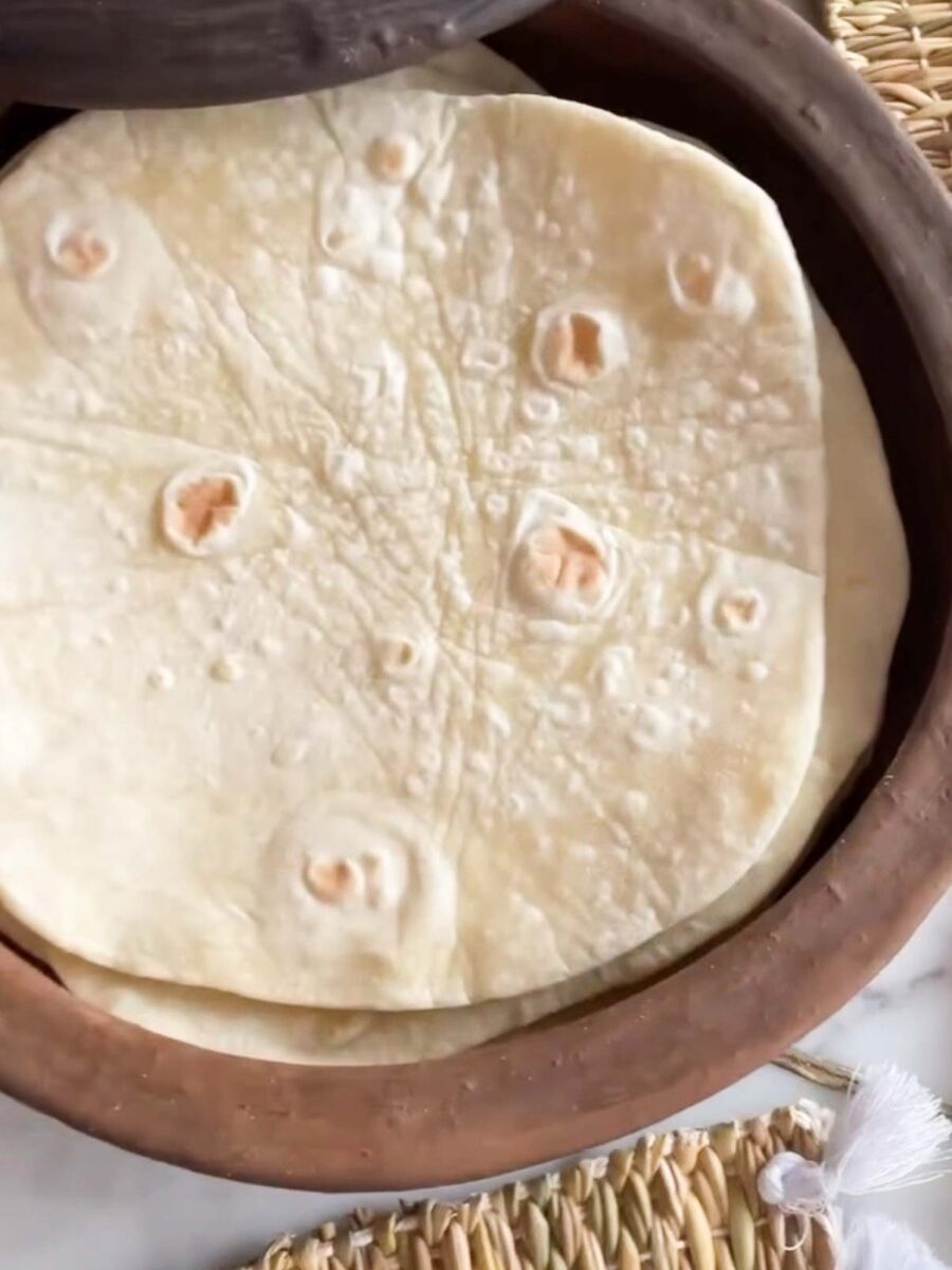 Une fois qu’elles sont bien cuites, mettez-les dans un torchon pour qu’elles gardent…