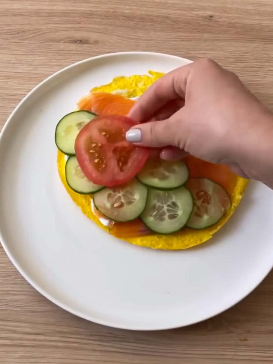 Ajoutez par dessus le saumon fumé.