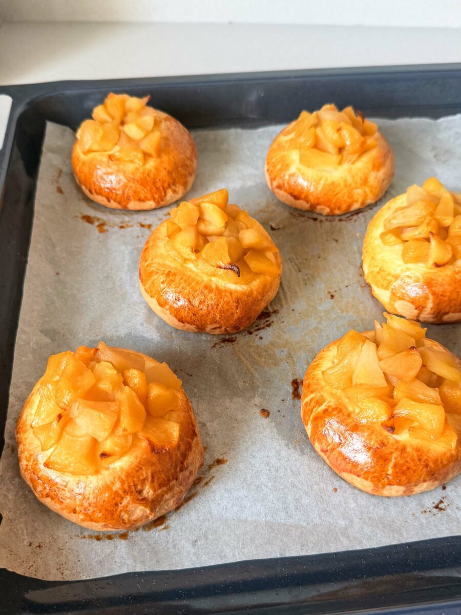 Enfournez vos briochettes aux pommes 30 minutes dans un four pr&eacute;chauff&eacute; &agrave; 180&deg;C.