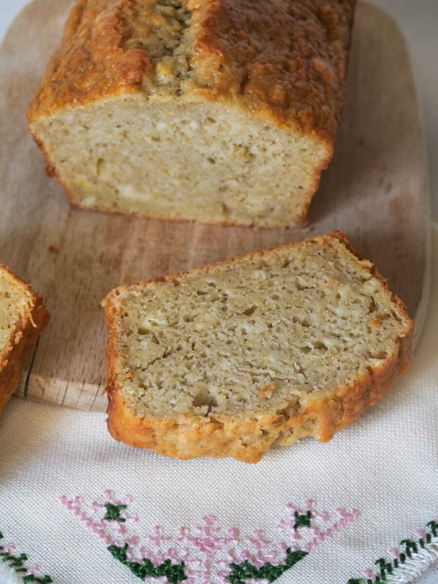 Cake aux pommes râpées et à la cannelle : recette facile