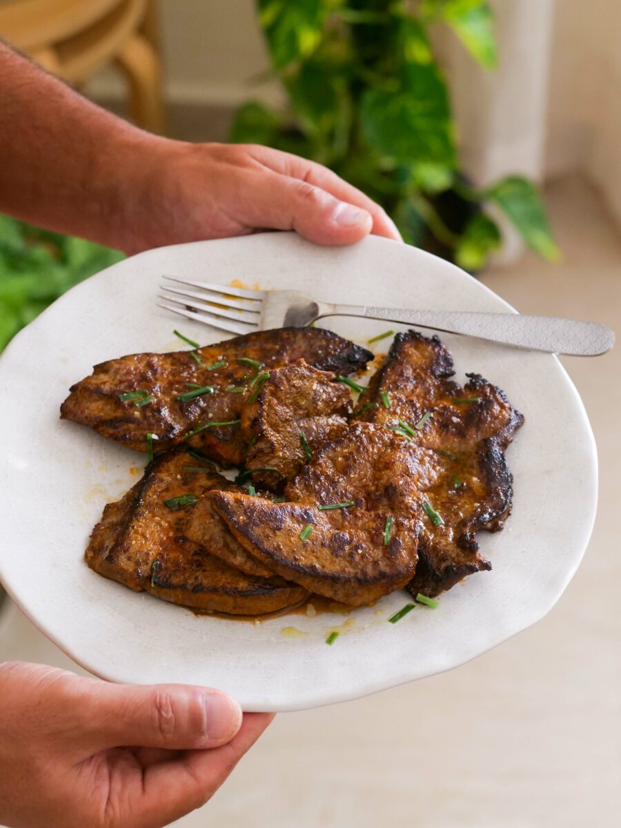 Kebda maklia, steak de foie de veau à la marocaine