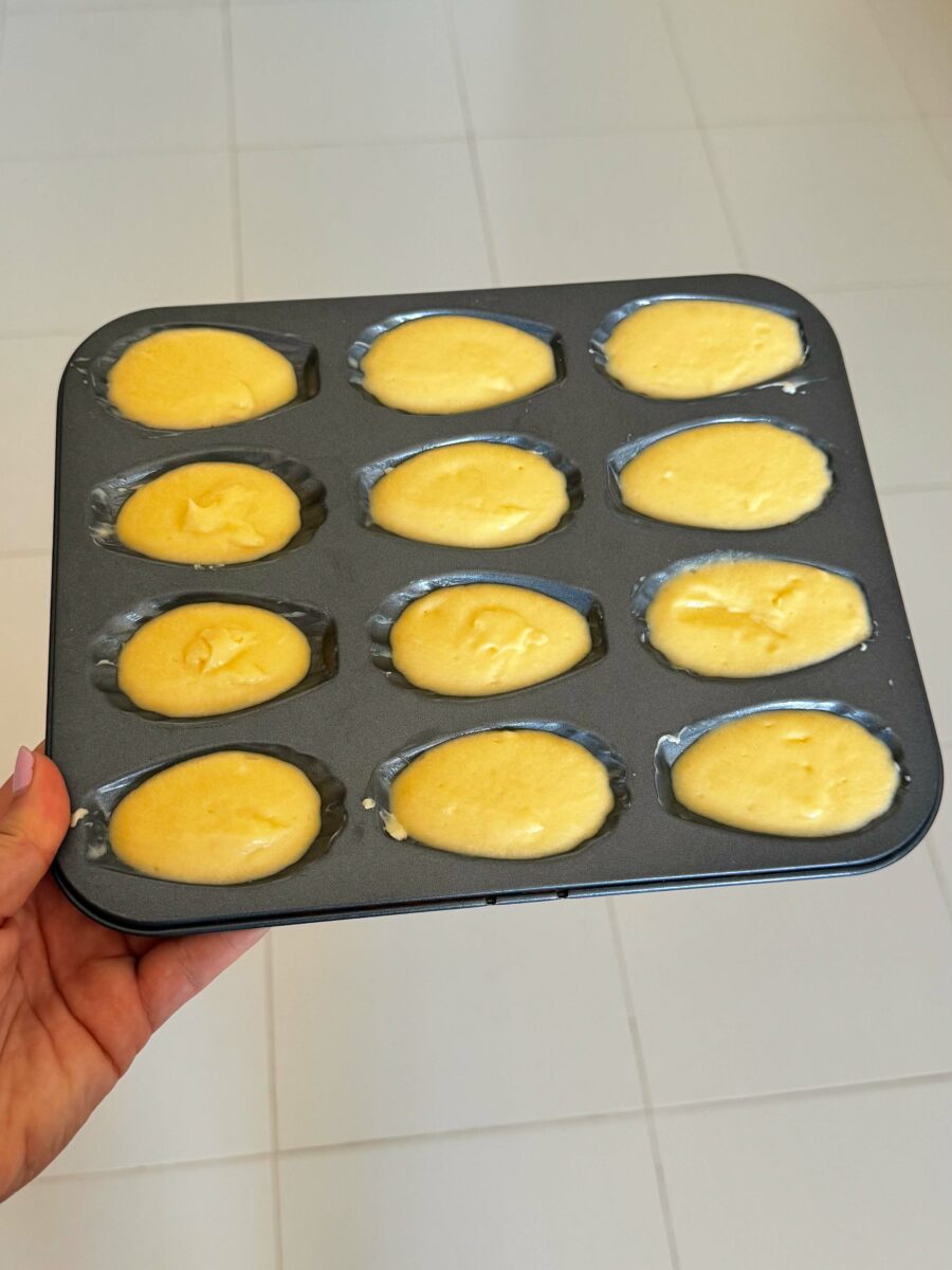 Mettez-la pâte dans une poche à douille et mettez-la au frais pendant au moins 1 heure.