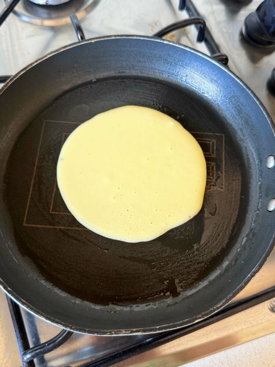 Faites chauffer une po&ecirc;le avec un peu d&rsquo;huile.