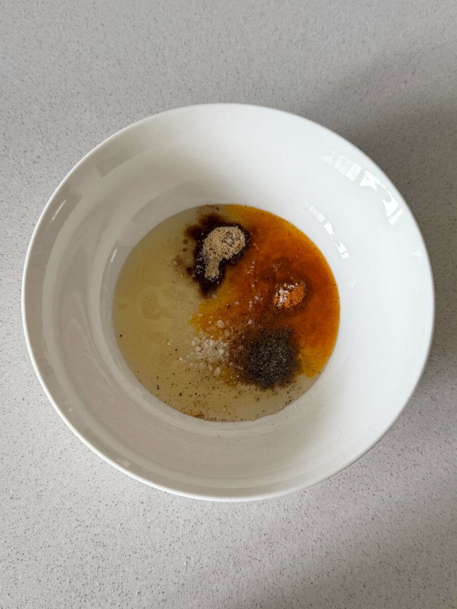 Comment faire la farce au poulet pour la pastilla au poulet sucrée-salée?
